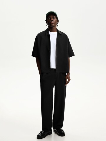 Loosefit Pantaloni di Bershka in nero: frontale