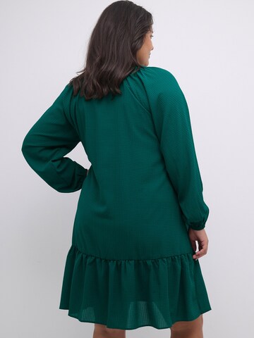 Rochie 'Dory' de la KAFFE CURVE pe verde