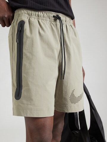 Nike Sportswear Regular Панталон в зелено