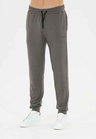 Virtus Loosefit Sweatpants 'Streat V3' in Grau: Vorderseite