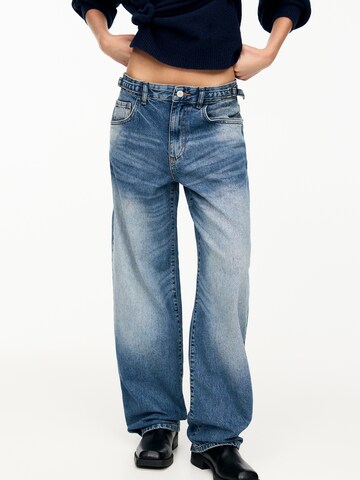 Pull&Bear Loose fit Jeans in Blue: front