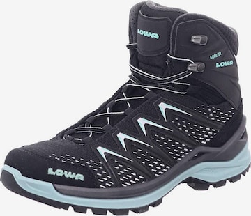 LOWA Boots 'Innox Pro' in Zwart: voorkant