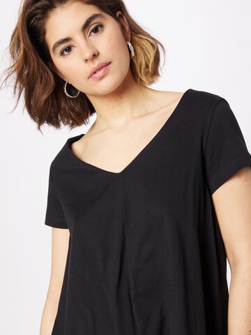 Tricou de la Sisley pe negru