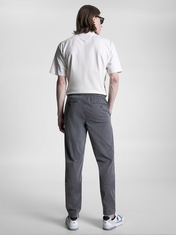 TOMMY HILFIGER Tapered Chino Pants in Grey