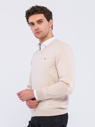 Basics and More Sweater ' Yandel ' in Beige