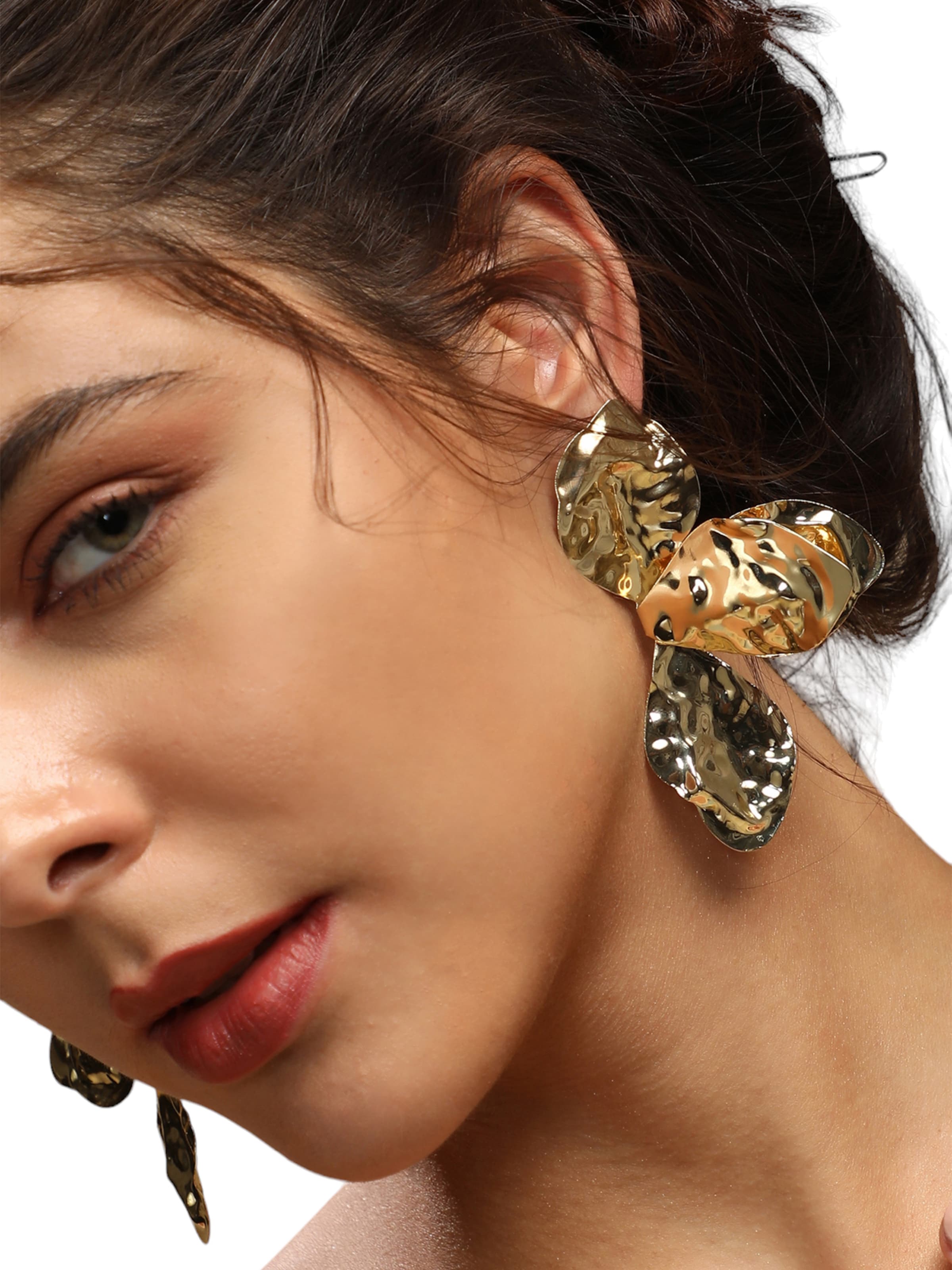 SOHI Earrings 'Varsh' in Gold: front