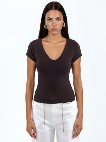 Busem T-Shirt in Braun: Vorderseite