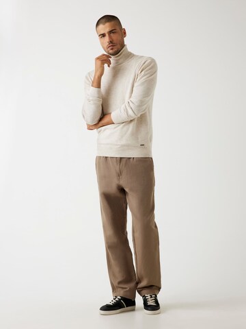 GUESS Sweater in Beige