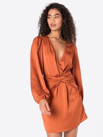 Robe 'Piper' Gina Tricot en marron : devant