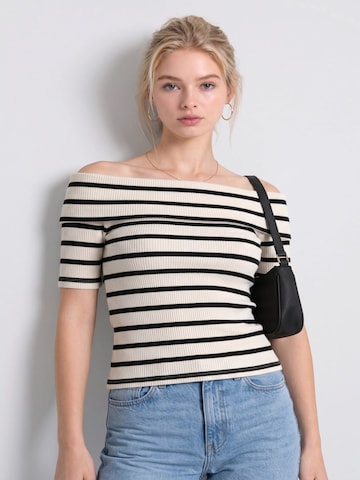 Alexa Dash Pullover in Beige