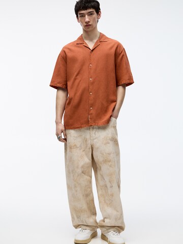 Pull&Bear Comfort fit Koszula w kolorze brązowy