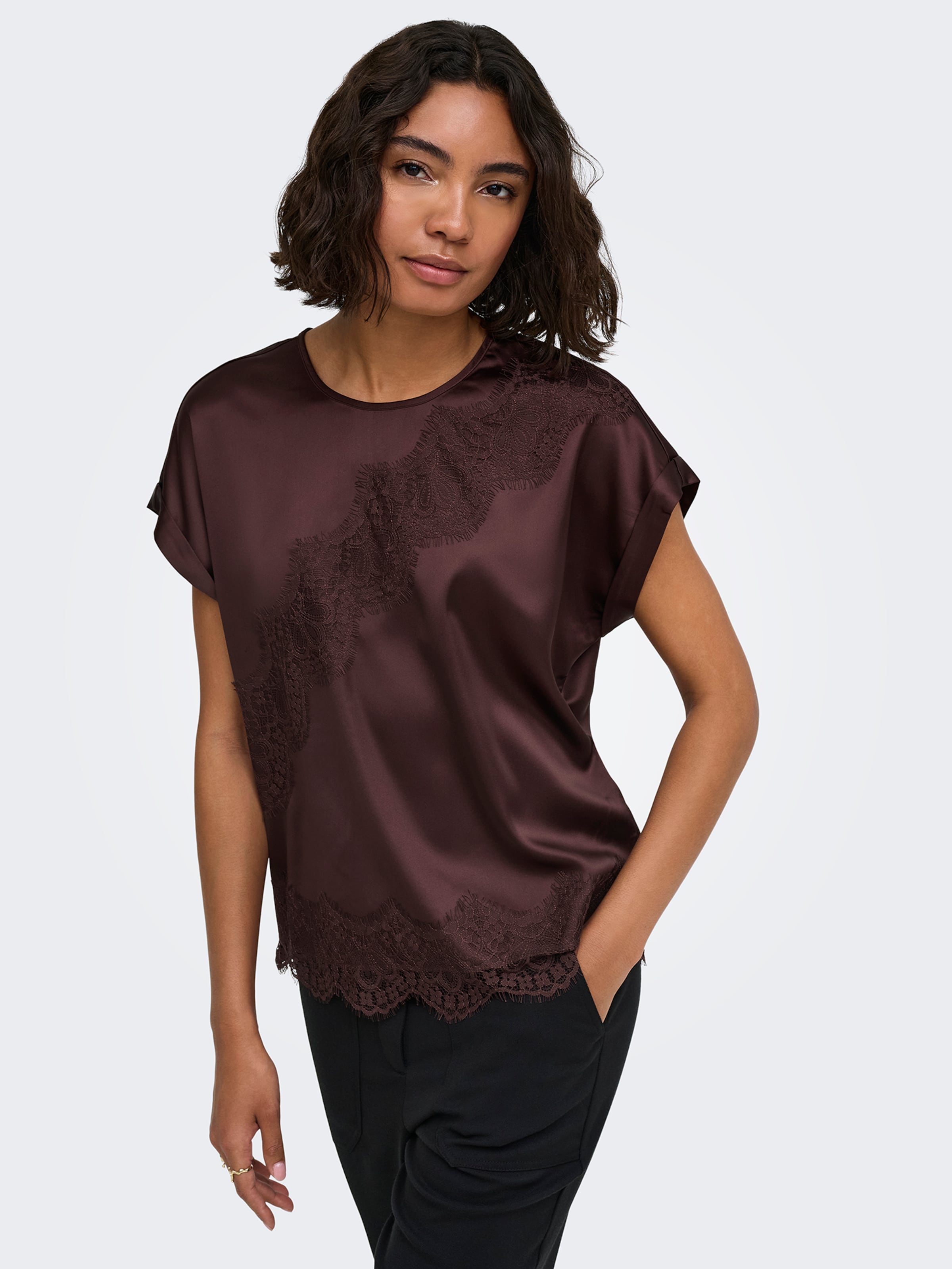 ONLY Blouse 'ONLBELLA' in Chocoladebruin | ABOUT YOU