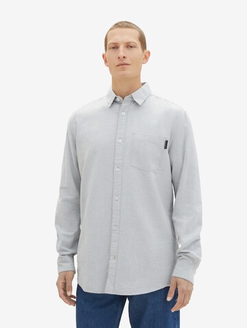 Coupe regular Chemise TOM TAILOR en gris : devant