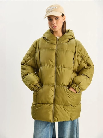 Cappotto invernale di Bianco Lucci in verde: frontale