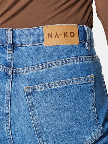 NA-KD بساق عريضة جينز بلون أزرق