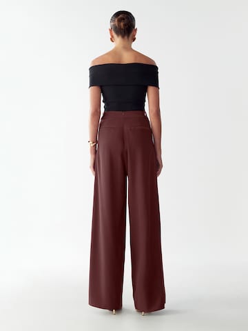 Willa Широка кройка Панталон 'CHARLA' в червено: отзад