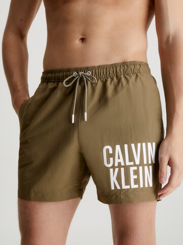 Calvin Klein Swimwear Badshorts 'Intense Power' i grön: framsida