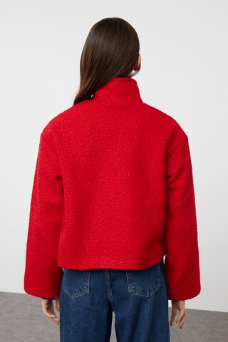 Trendyol Jacke in Rot