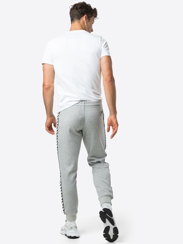 Superdry Zwężany krój Spodnie sportowe 'Code' w kolorze szary