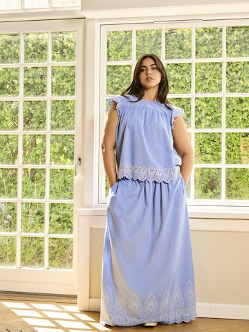 ONLY Carmakoma Blouse 'CARTULUM' in Blue: front