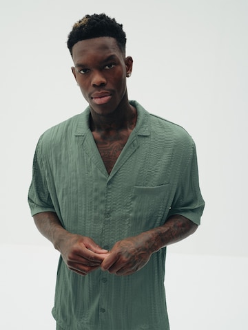 Sinned x ABOUT YOU Comfort fit Button Up Shirt 'Ricardo' in Green