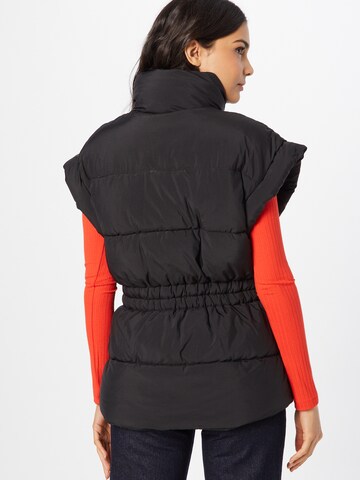 Gilet 'Lola' di Gina Tricot in nero