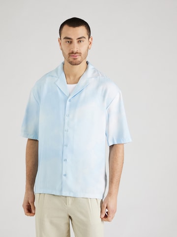 ABOUT YOU x Kevin Trapp Comfort fit Button Up Shirt 'Mika' in Blue: front