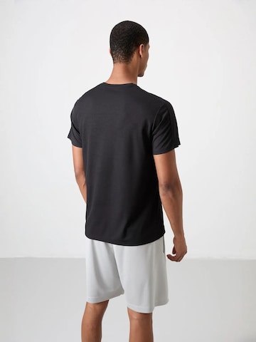 Tommy Life Performance shirt in Black