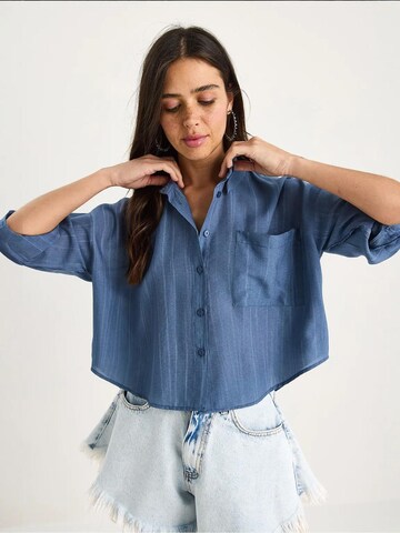 Bianco Lucci - Blusa em azul