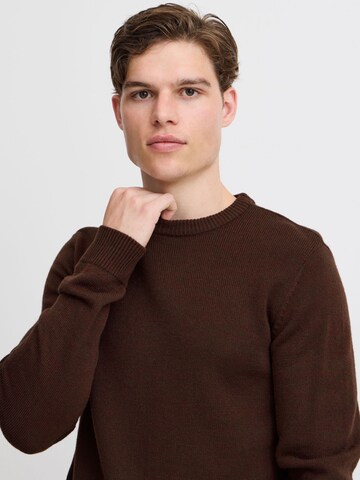 BLEND - Pullover em castanho