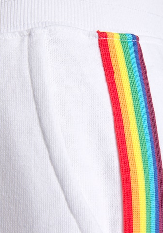LASCANA - Slimfit Pantalón 'Pride' en blanco