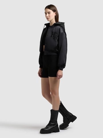 Veste mi-saison 'Chani' khujo en noir