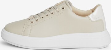 Baskets basses Calvin Klein en beige : devant