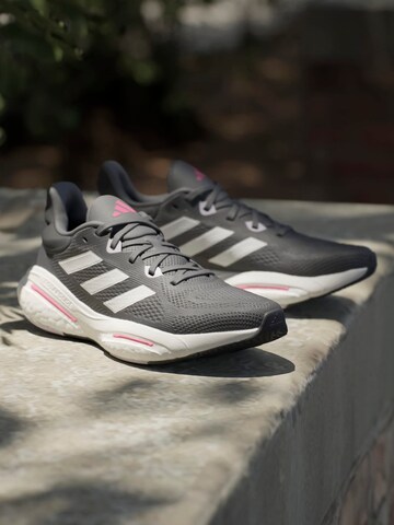 ADIDAS PERFORMANCE - Sapatilha de corrida 'Solarglide 6' em cinzento