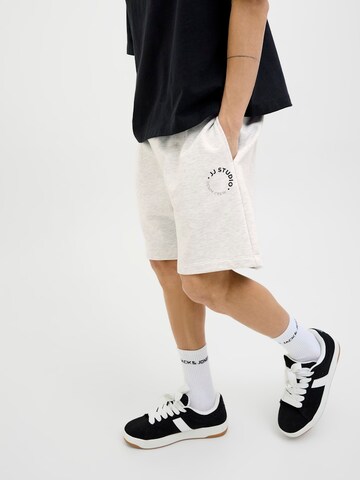 JACK & JONES - Pierna ancha Pantalón en blanco