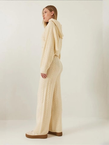 Completo pantalone di Bianco Lucci in beige