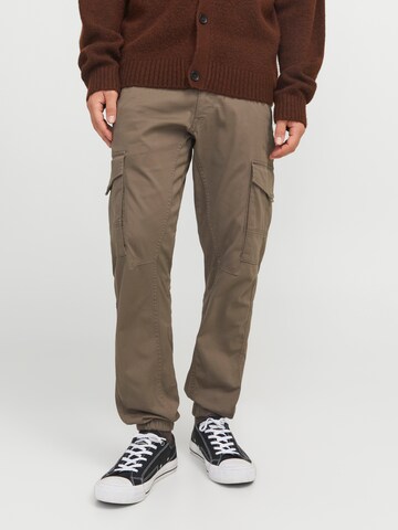 Coupe slim Pantalon cargo 'JJIPaul JJFlake' JACK & JONES en gris : devant