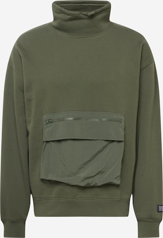 LEVI'S ® Sweatshirt 'Cargo Utility Mockneck' in Green: front