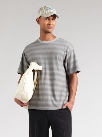 LEVI'S ® T-Shirt 'Red Tab' in Grau: Vorderseite