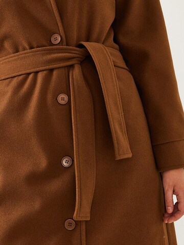 Cappotto di mezza stagione di Bianco Lucci in marrone