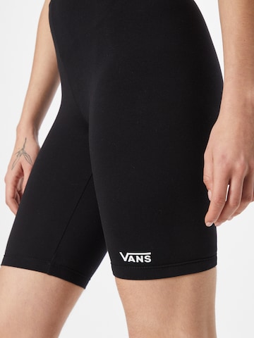 VANS Skinny Shorts in Schwarz