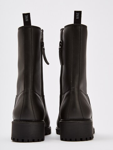 NINE TO FIVE - Botas 'Mala' em preto