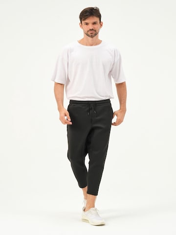 Effilé Pantalon C&City en noir : devant
