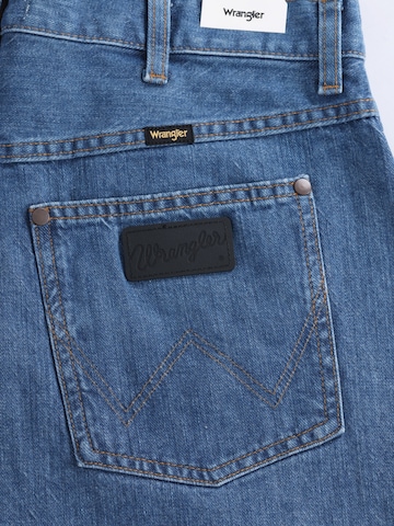 WRANGLER - Loosefit Vaquero 'LIGHT & SOFT JORT SHORTS MID STONE' en azul