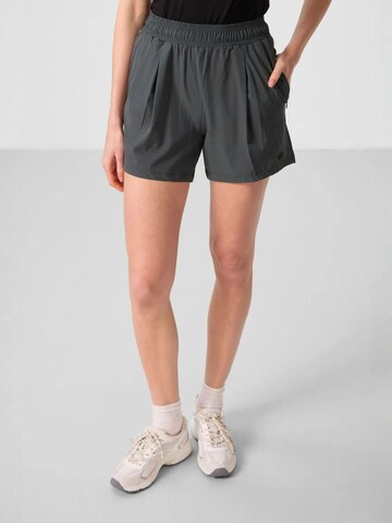 Tommy Life Regular Sports trousers in Green