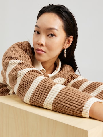 SELECTED FEMME Sweter 'BLOOMIE' w kolorze brązowy