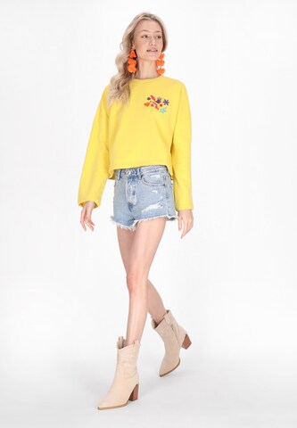 IZIA Sweatshirt 'Boho' in Geel