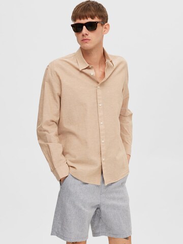 SELECTED HOMME Regular fit Button Up Shirt in Beige