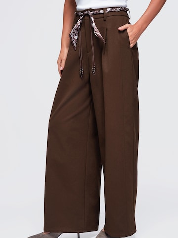Ombre Regular Hose‌ in Braun