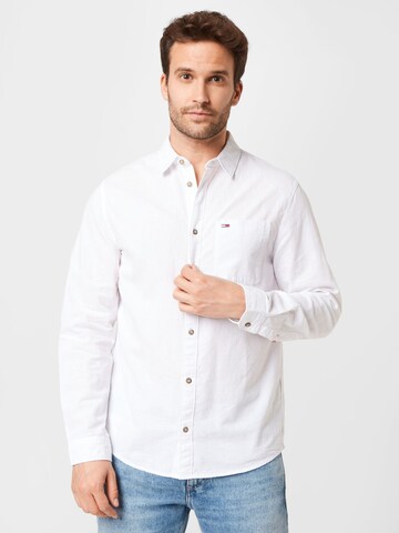 Tommy Jeans - Ajuste regular Camisa en blanco: frente